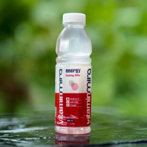 Vitamin Mira Energy Hương Dâu – Nước Điện Giải Ion Kiềm Đóng Chai​